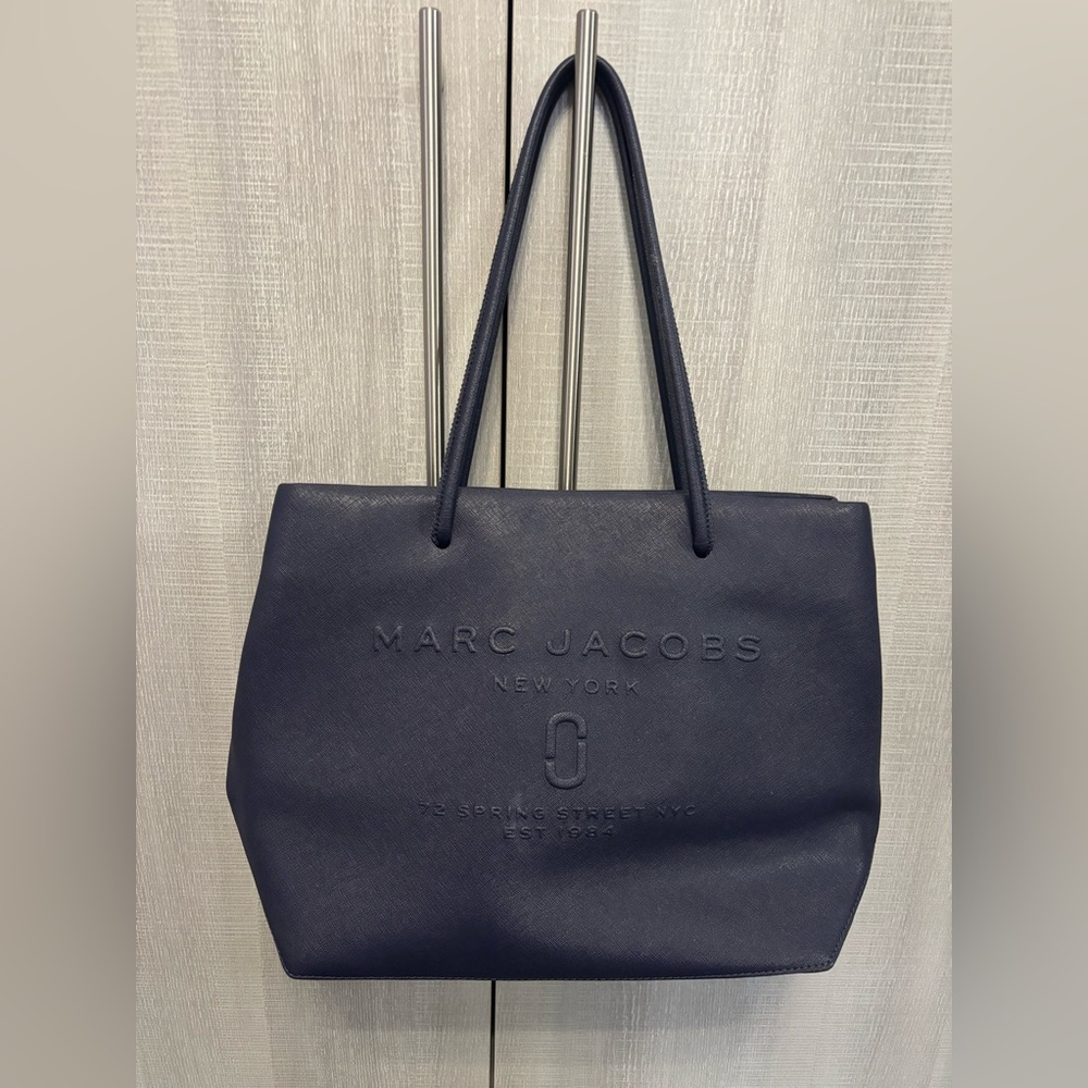 Marc Jacobs women’s shoulder tote bag. Color Navy blue.